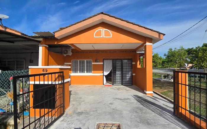 Anjung Vacation Home No 69