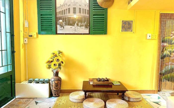 NEXT TO Ben Thanh Market | Vietnamese-style Duplex