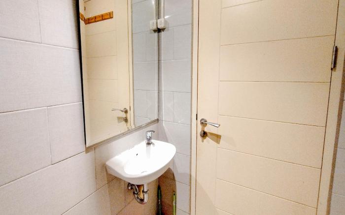 Minimalist Studio Anderson Supermall By Travelio