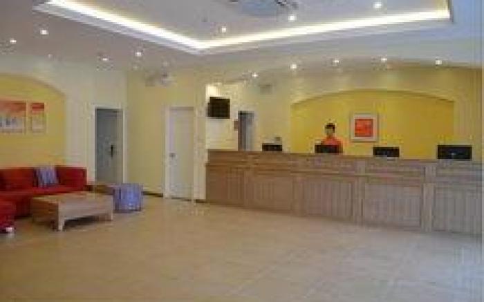 Home Inn Baoding South 2nd Ring Changcheng Headquarters