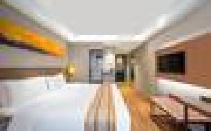 Home Inn Plus Guiyang Penshuichi Qianling Park Yan'an West Road Metro Station