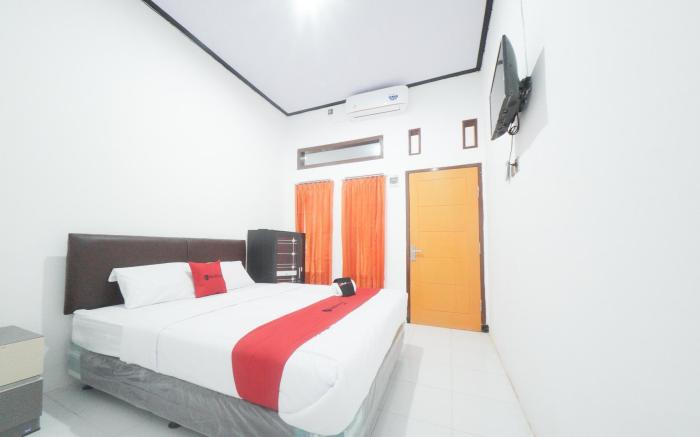 RedDoorz Syariah near Mall Roxy Banyuwangi 2