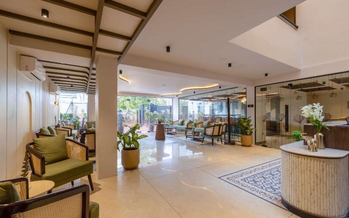 Saltstayz Premier Sector 50 & Golf Course Ext Road