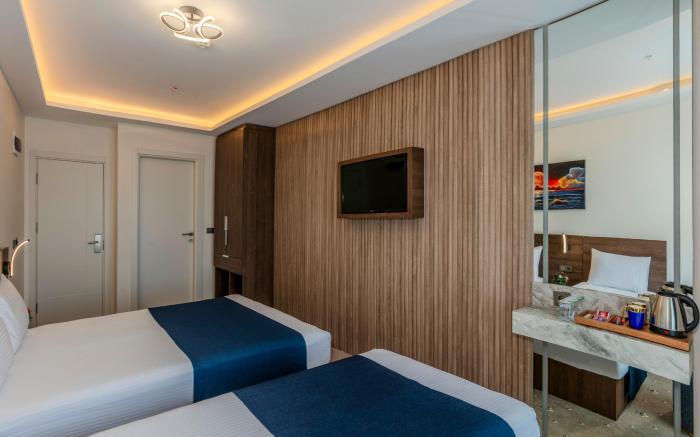 Airport Waves Hotel