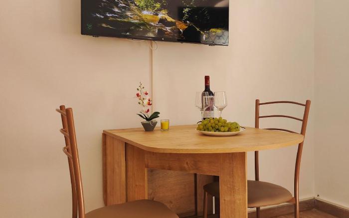 Helena Private Apartment near Airport