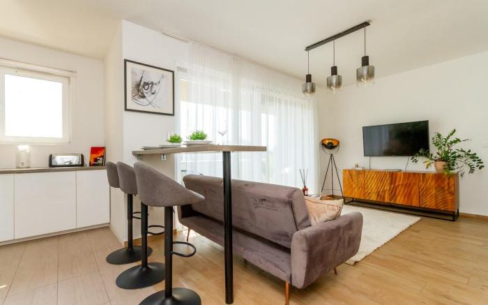 3BR Premium Skyline Penthouse w/ AC by NW