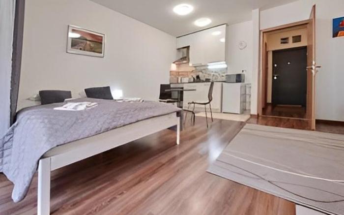 Metropolitan Cozy w AC on Bacsó Street by NW