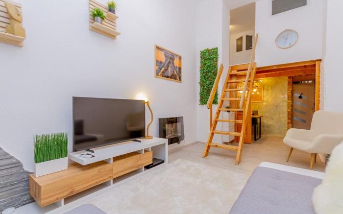 Metropolitan Nest with AC by NW