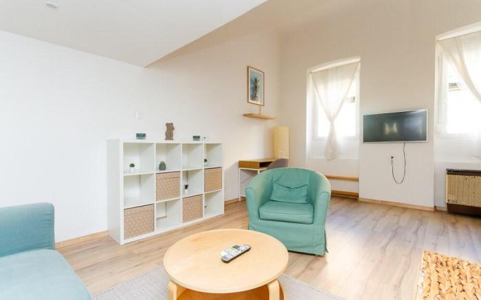 H10 Downtown Studio w AC by NW