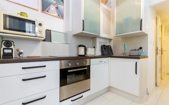 Opera Central Suite 3BR w AC & SAUNA by NW