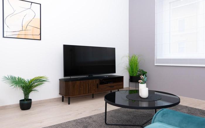Chic207 Retreat: Modern 1BR Gem with Garage by NW