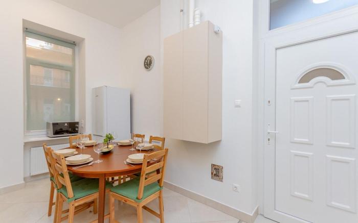 2 BR Bartók Boulevard Apartment w AC by NW