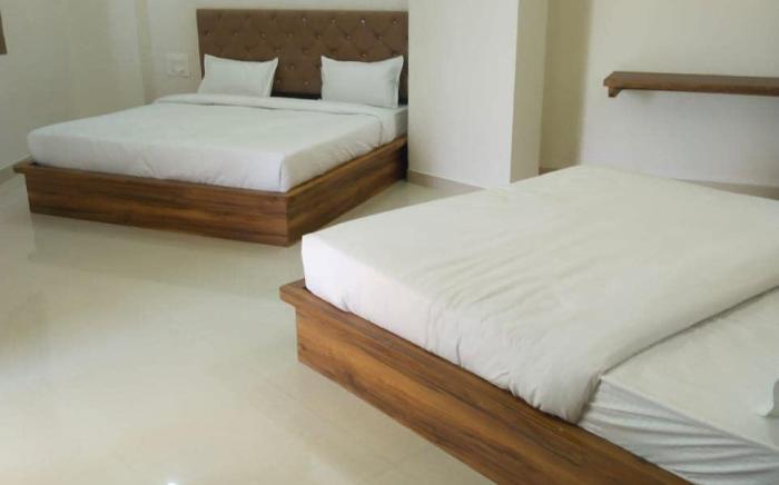 Avenaa Hotel With Rooftop Swimming Pool Udaipur