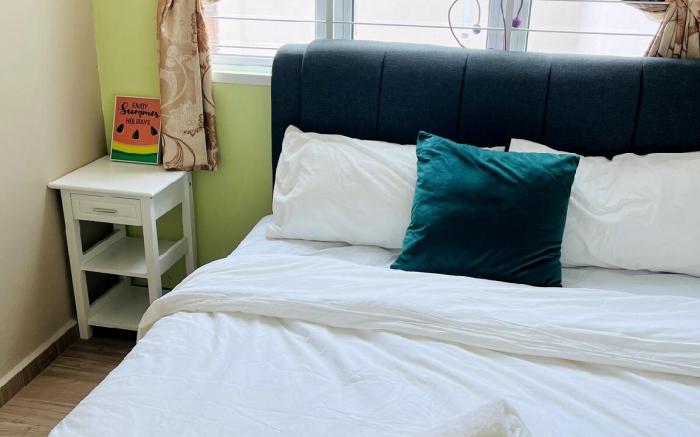 Queen Room for 2 pax |Shared bathroom