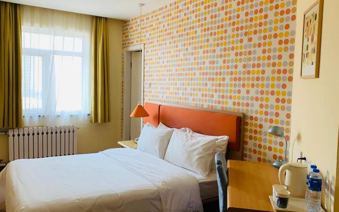 Home Inn Hohhot University West Street Metro Station