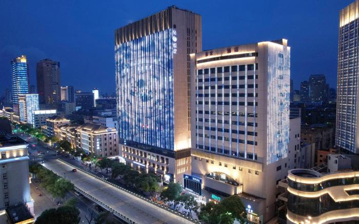 Home Inn Nanchang Bayi Square Dinggong Road South Metro Station