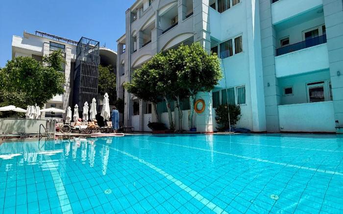 Two Seas Hotel
