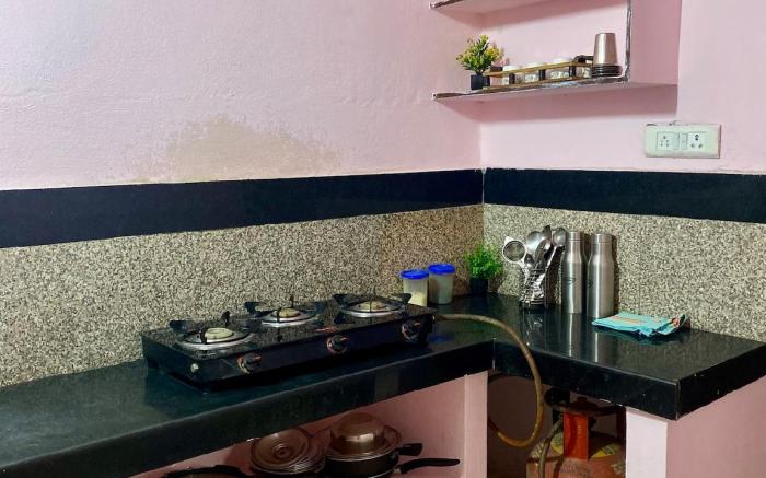 Cozy 2BHK Fully Equipped Home AC bed room Floor 1
