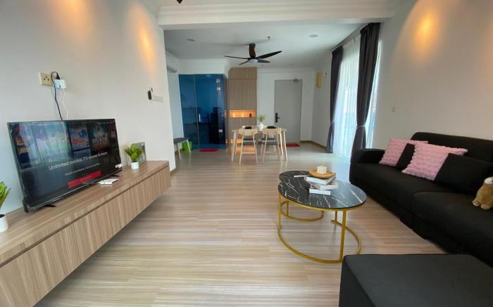 The Wave 2BR 6Pax B05 - WIFI/Corner Lot/TV Box