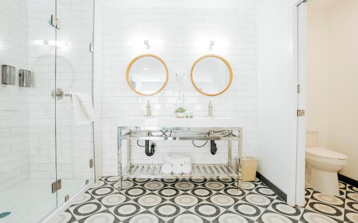 The Belmont Shore Inn