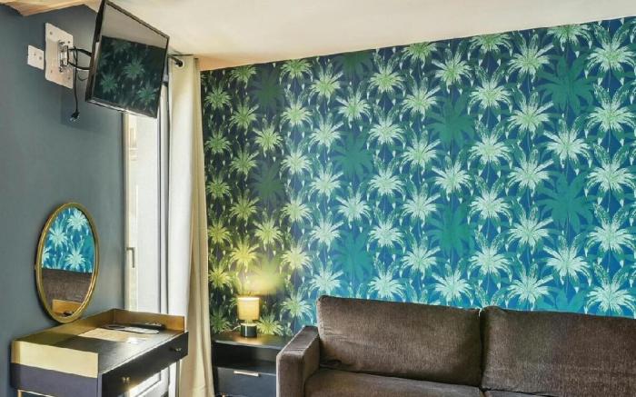 4 People Family Room/Suite with Glacier View