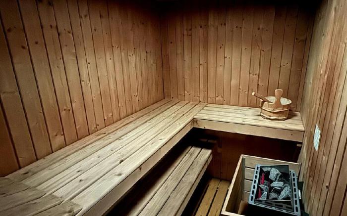 4 People Room - Breakfast Included Glacier View