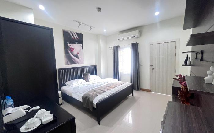 Paradise Hotel