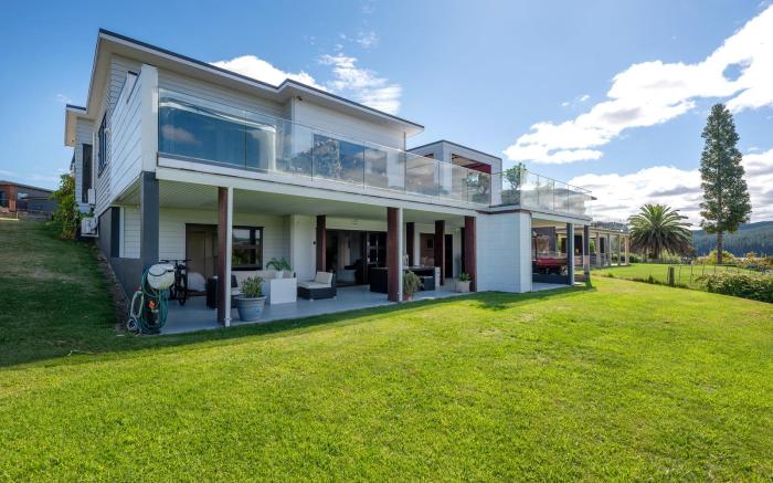 888 Greatest Home with Power Boat Charter Option