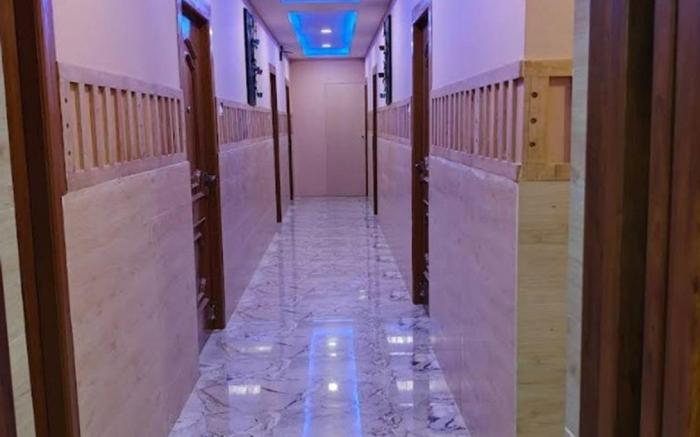 WOODEN PARK HOTEL