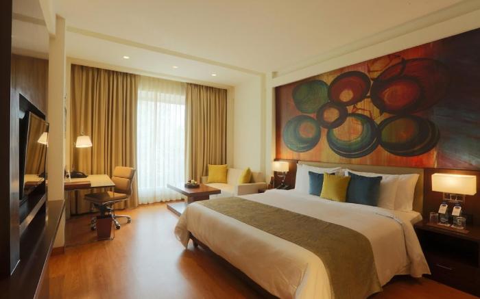 30052	Hotel OXMO IGI AIRPORT