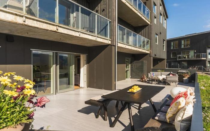 Spacious luxury, Terrace + Parking