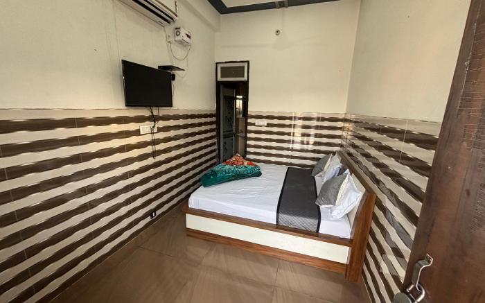 SD Guest House -50 meter Khatu Shyam Ji Temple