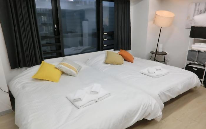 Experience the luxury of Tokyo in the Toranomon.
