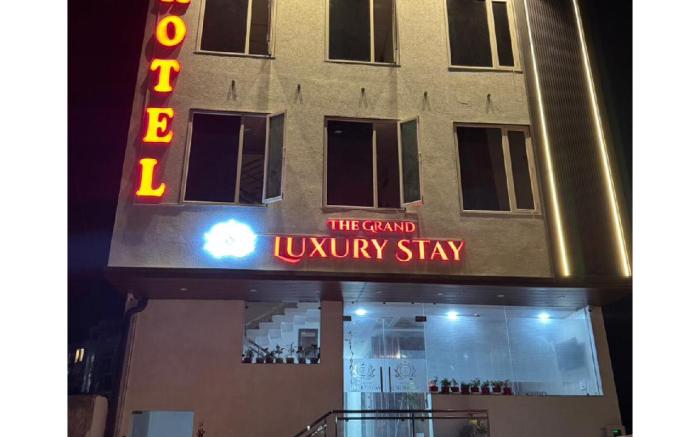 The grand luxury stay hotel