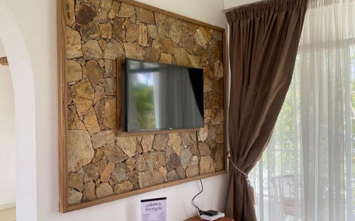 High Tide - One-Bedroom Upper Apartment