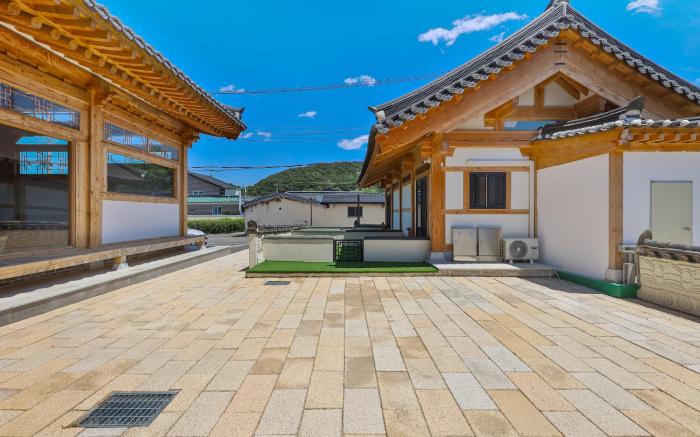 Hanok Cheonwon Village