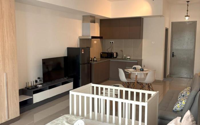 Stay @ *30 Luxurious Alinea Suite with Baby Cot 