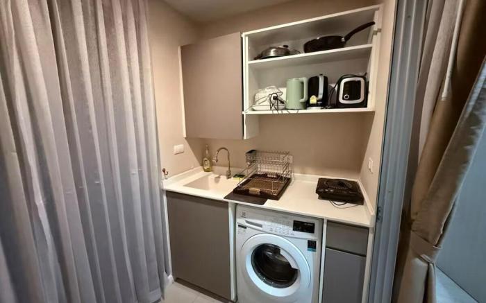 Welcome to warm room here have gym saona Netflix