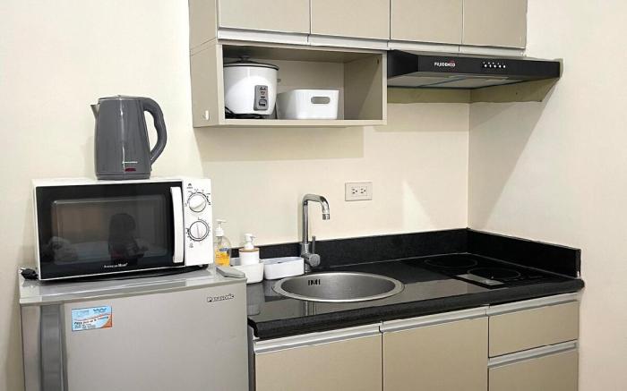 The Beacon Makati-Roces tower. Netflix,Pool,Sauna.