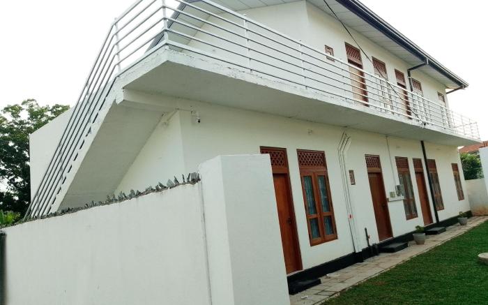 TROPICAL SUITES