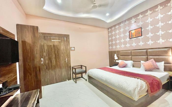 VNS - Hotel NEEL GAGAN - Near Kashi Temple