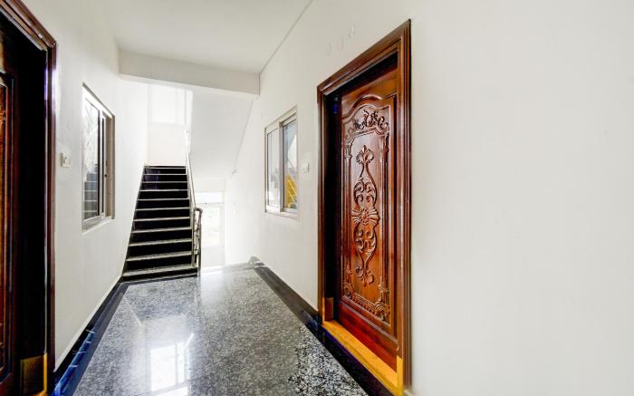 Collection O DLF CyberCity Hyderabad Formerly Key Suites
