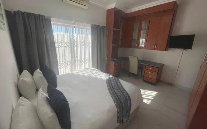 Standard Queen Room-3