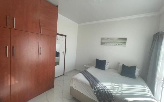 Standard Queen Room-3