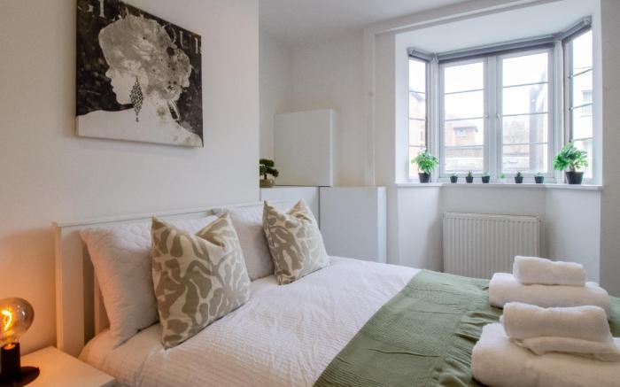 modern 2 bedroom @ Nine Elms Station A