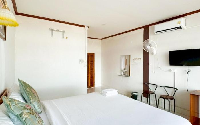 Pakkhat Rimkhong Resort