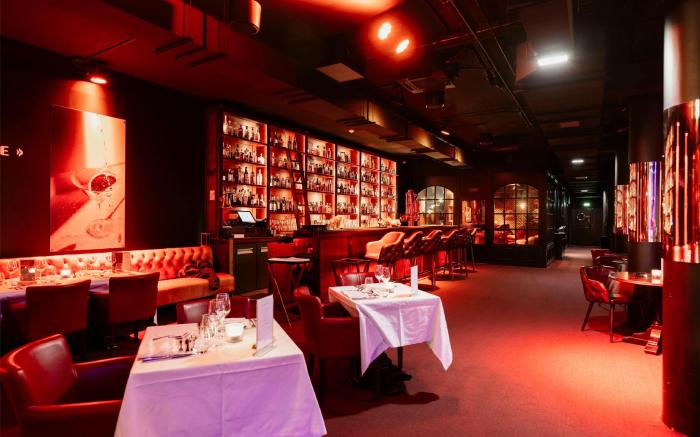 Hotel Dali Val d'Europe Tapestry Collection by Hilton