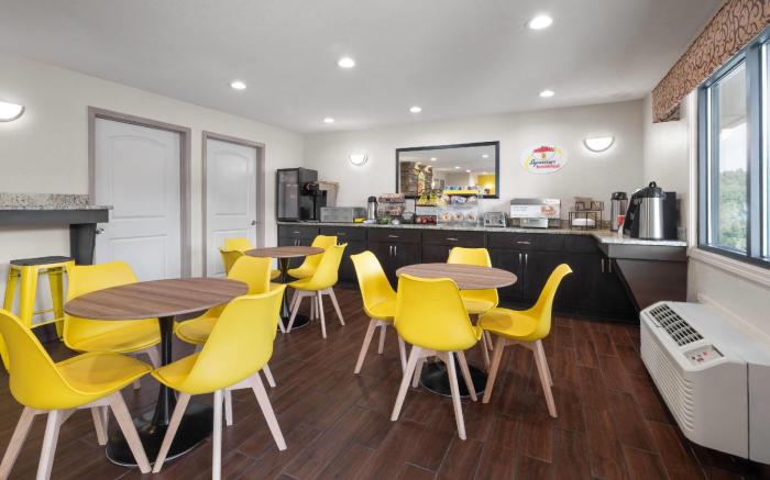 Super 8 by Wyndham Helen
