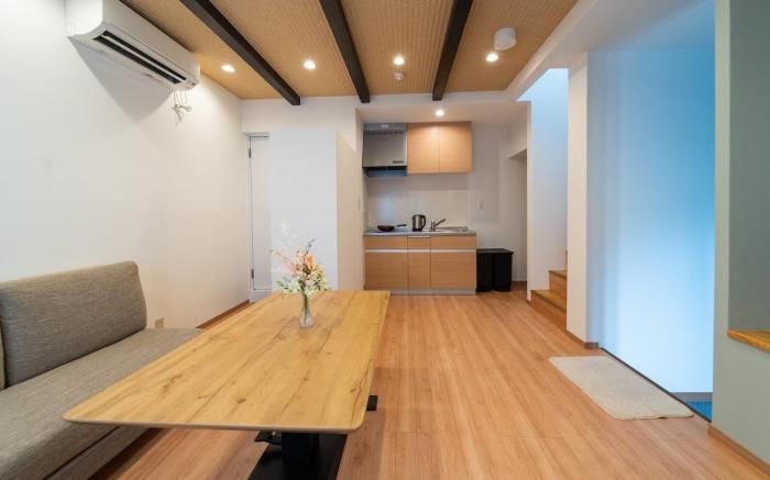 NEW OPEN！二条駅徒歩8分、一軒家貸切・キッチン完備・最大8名宿泊可