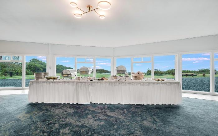 Hallmark Resort - Newport